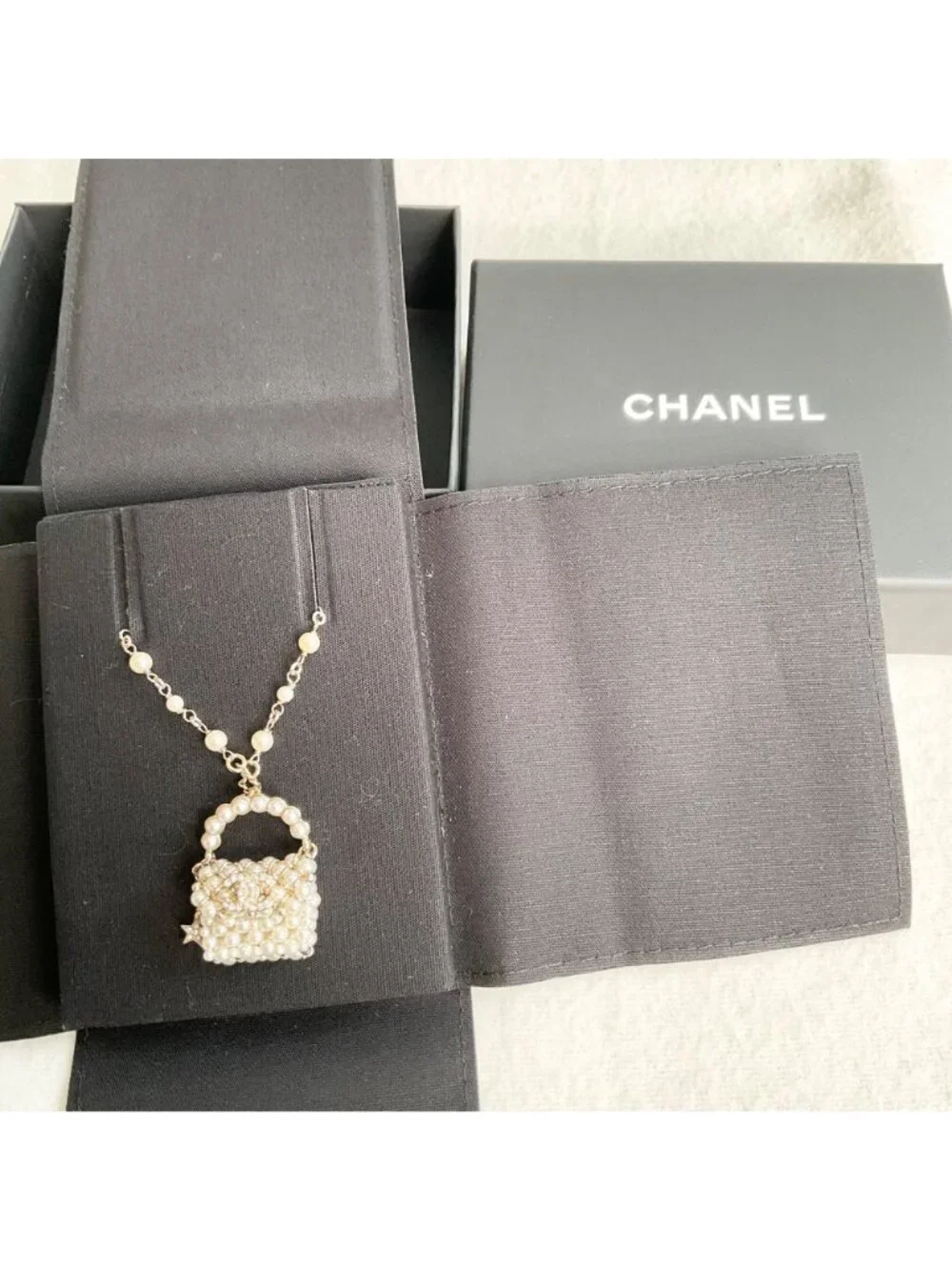 CUTE Chanel white faux pearl mini  purse bag star necklace golden chain